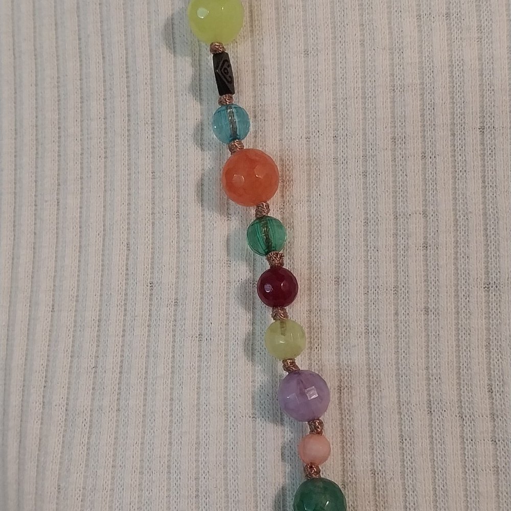 2952 Plunder Long Beaded Necklace With A Ribbon Embellished Pendent. - Picture 5 of 7